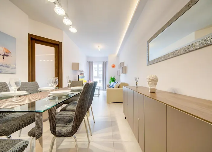 Amazing Location In St Julian's, Paceville 2 Bedroom, With Balcony By Vaganza Διαμέρισμα Saint Julian's