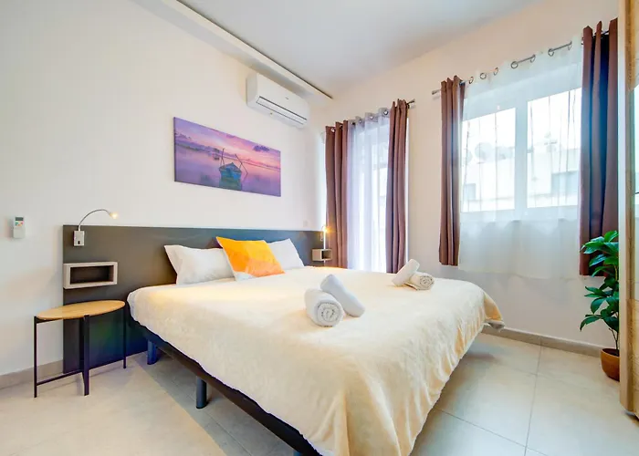 Amazing Location In St Julian's, Paceville 2 Bedroom, With Balcony By Vaganza Διαμέρισμα