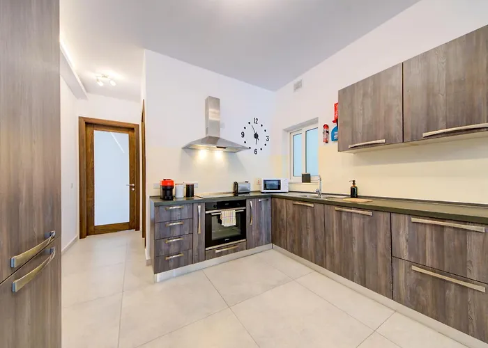 Amazing Location In St Julian's, Paceville 2 Bedroom, With Balcony By Vaganza Διαμέρισμα Saint Julian's