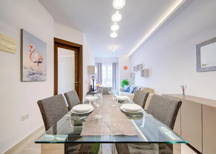 Amazing Location In St Julian's, Paceville 2 Bedroom, With Balcony By Vaganza Saint Julian's