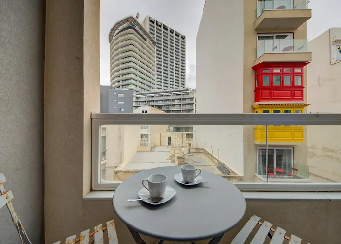 Amazing Location In St Julian's, Paceville 2 Bedroom, With Balcony By Vaganza