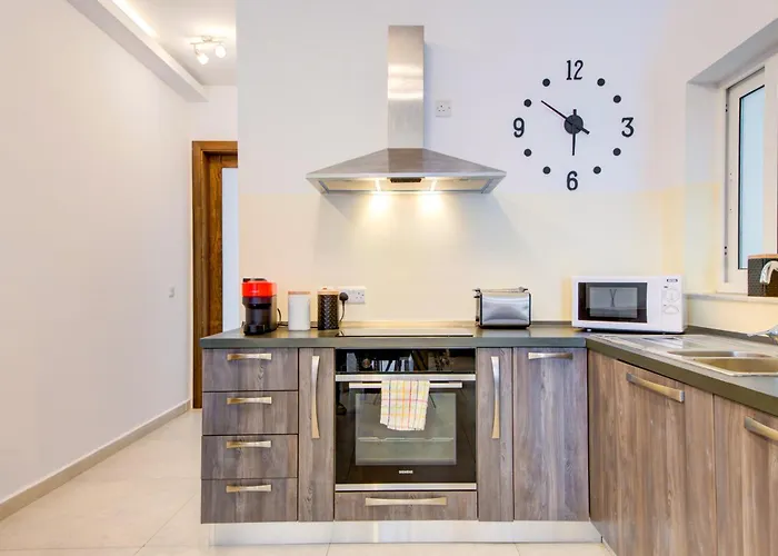 Διαμέρισμα Amazing Location In St Julian's, Paceville 2 Bedroom, With Balcony By Vaganza *