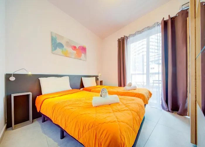 Amazing Location In St Julian's, Paceville 2 Bedroom, With Balcony By Vaganza Διαμέρισμα Saint Julian's