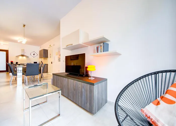 Amazing Location In St Julian's, Paceville 2 Bedroom, With Balcony By Vaganza