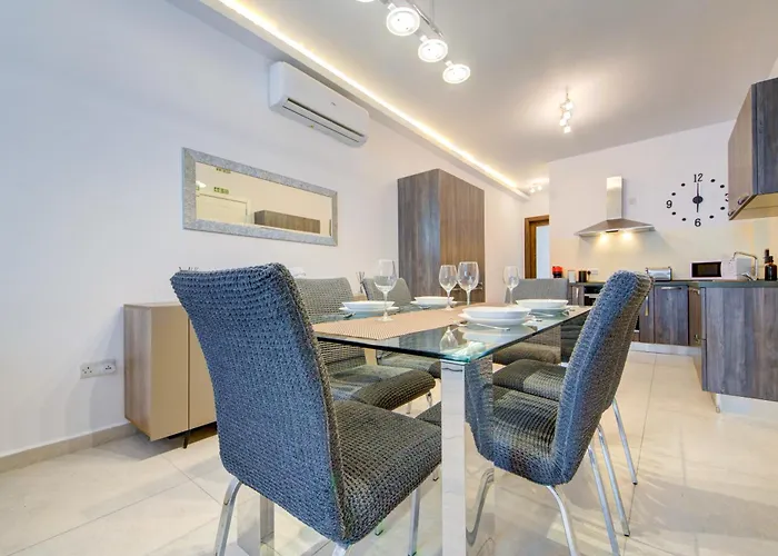 Amazing Location In St Julian's, Paceville 2 Bedroom, With Balcony By Vaganza Διαμέρισμα *