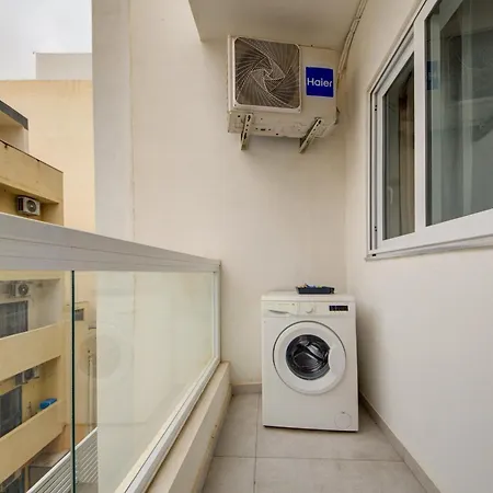 2 Bedroom With Balcony In St Julians, Paceville By Vaganza 아파트