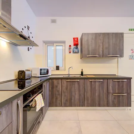 Lejlighed Amazing Location In St Julian's, Paceville 2 Bedroom, With Balcony By Vaganza