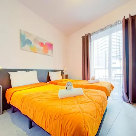 Amazing Location In St Julian's, Paceville 2 Bedroom, With Balcony By Vaganza Appartement San Ġiljan