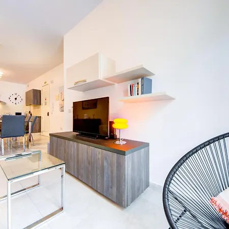 Amazing Location In St Julian's, Paceville 2 Bedroom, With Balcony By Vaganza