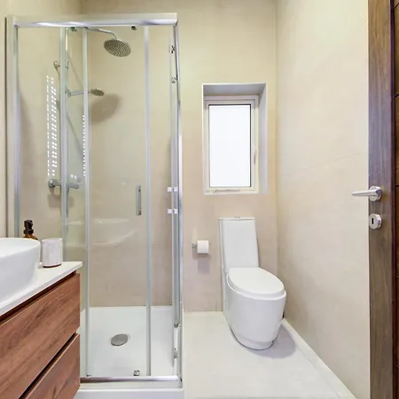 2 Bedroom With Balcony In St Julians, Paceville By Vaganza Apartment *