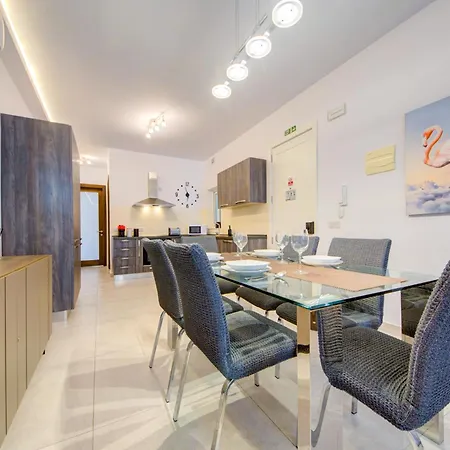 Lägenhet Amazing Location In St Julian's, Paceville 2 Bedroom, With Balcony By Vaganza *